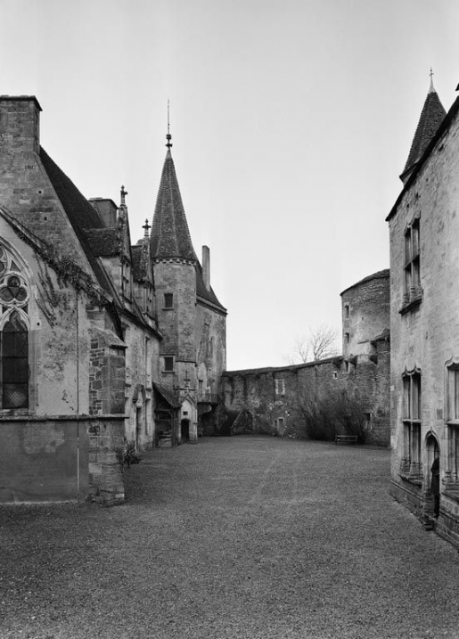  château fort © Michel Rosso / Région Bourgogne-Franche-Comté, Inventaire du patrimoine - 1969