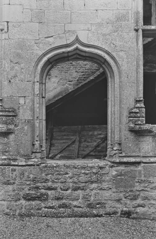  château fort © Michel Thierry / Région Bourgogne-Franche-Comté, Inventaire du patrimoine - 1969