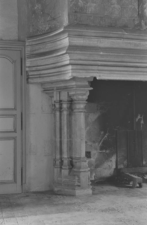  château fort © Michel Thierry / Région Bourgogne-Franche-Comté, Inventaire du patrimoine - 1969