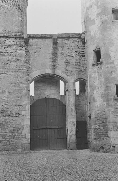  château fort © Michel Thierry / Région Bourgogne-Franche-Comté, Inventaire du patrimoine - 1969