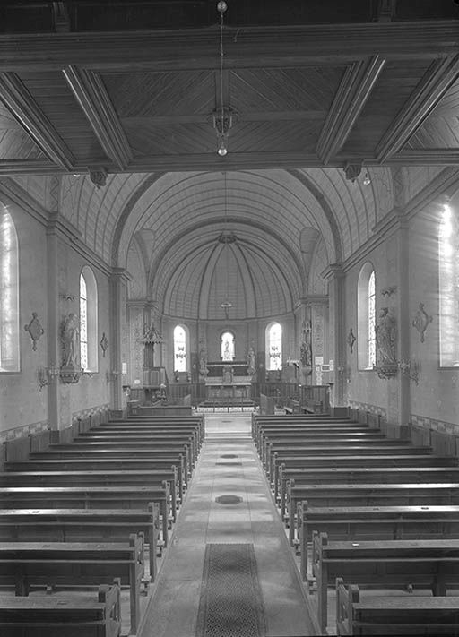 Vue sur la nef et le choeur depuis l'entrée. © Michel Rosso / Région Bourgogne-Franche-Comté, Inventaire du patrimoine - 1970