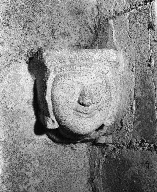 Culot avec visage sculpté dans le choeur. © non renseigné / Région Bourgogne-Franche-Comté, Inventaire du patrimoine - 1972