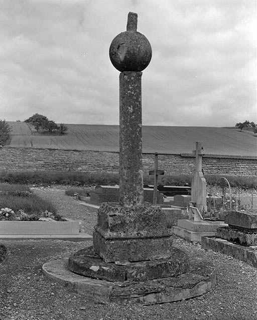  croix de cimetière © Michel Thierry / Région Bourgogne-Franche-Comté, Inventaire du patrimoine - 1974
