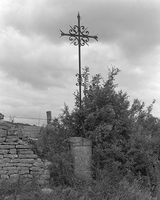  croix de chemin © Michel Thierry / Région Bourgogne-Franche-Comté, Inventaire du patrimoine - 1974