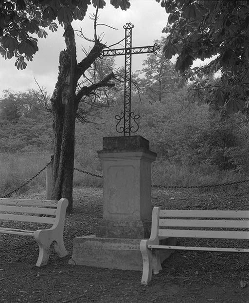  croix de chemin © Michel Thierry / Région Bourgogne-Franche-Comté, Inventaire du patrimoine - 1974