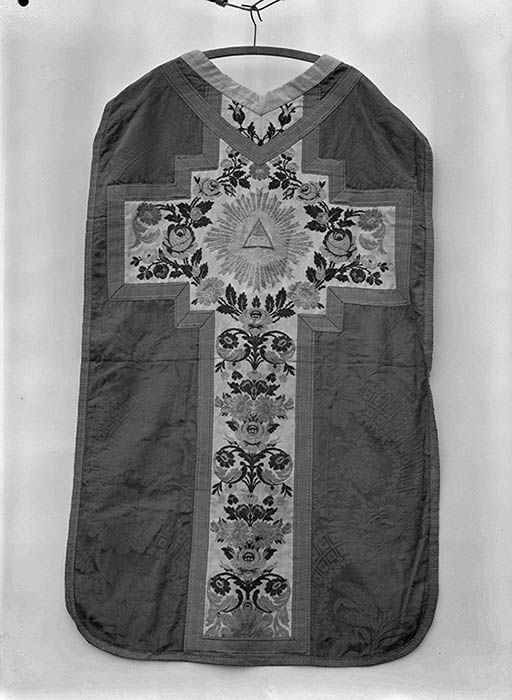  chasuble © Jean-Luc Duthu / Région Bourgogne-Franche-Comté, Inventaire du patrimoine - 1974