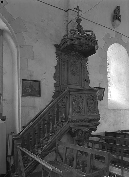 chaire à prêcher © Michel Thierry / Région Bourgogne-Franche-Comté, Inventaire du patrimoine - 1974 chaire à prêcher © Michel Thierry / Région Bourgogne-Franche-Comté, Inventaire du patrimoine - 1974