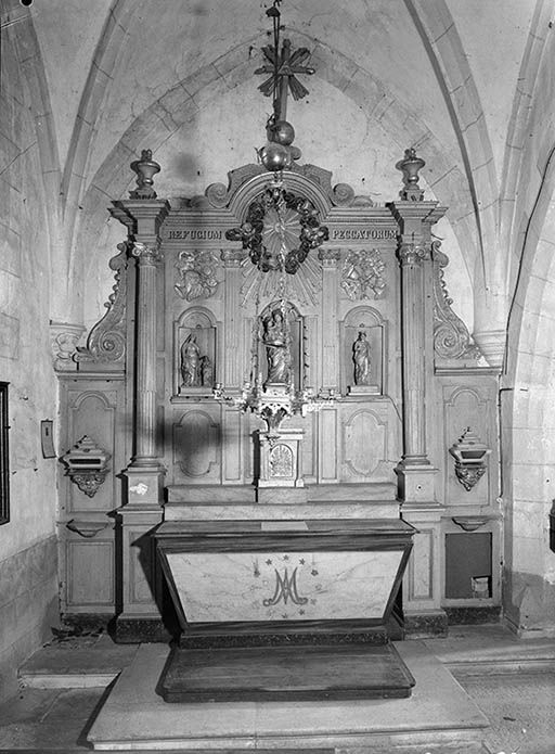 autel © Michel Thierry / Région Bourgogne-Franche-Comté, Inventaire du patrimoine - 1974 autel © Michel Thierry / Région Bourgogne-Franche-Comté, Inventaire du patrimoine - 1974
