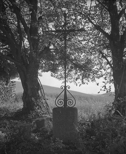  croix de chemin © Michel Thierry / Région Bourgogne-Franche-Comté, Inventaire du patrimoine - 1974