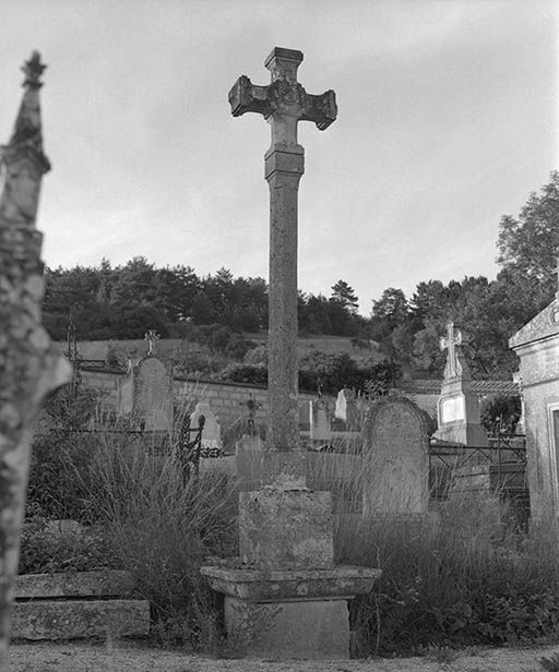 croix de cimetière © Michel Thierry / Région Bourgogne-Franche-Comté, Inventaire du patrimoine - 1974