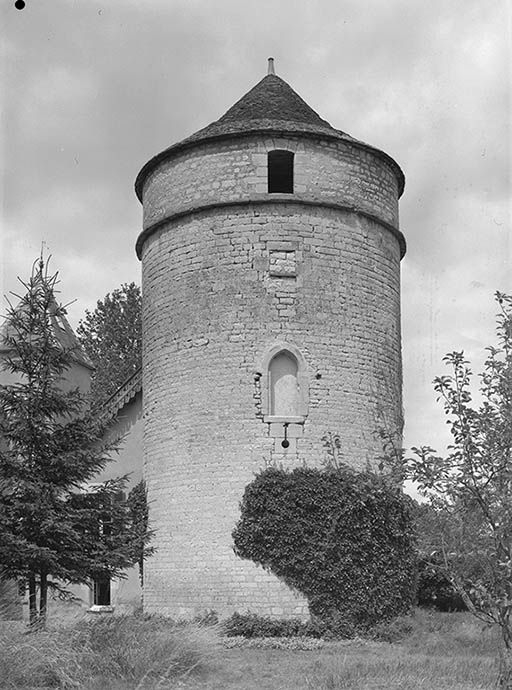 château fort © Michel Thierry / Région Bourgogne-Franche-Comté, Inventaire du patrimoine - 1974