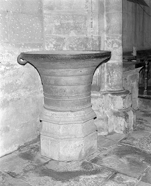  bénitier © Jean-Luc Duthu / Région Bourgogne-Franche-Comté, Inventaire du patrimoine - 1974