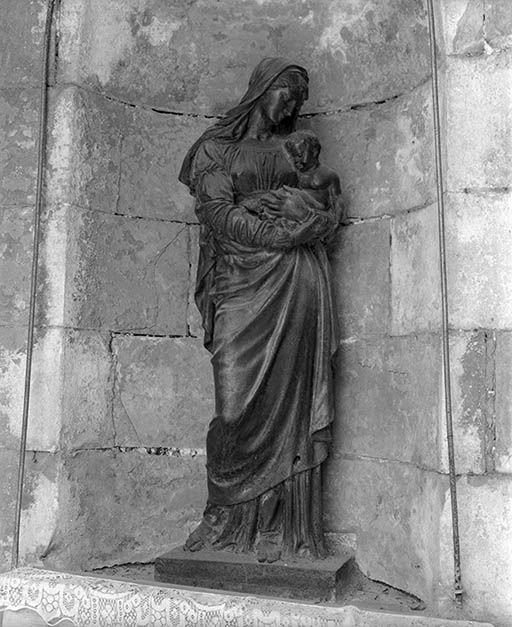  statue © Michel Rosso / Région Bourgogne-Franche-Comté, Inventaire du patrimoine - 1974