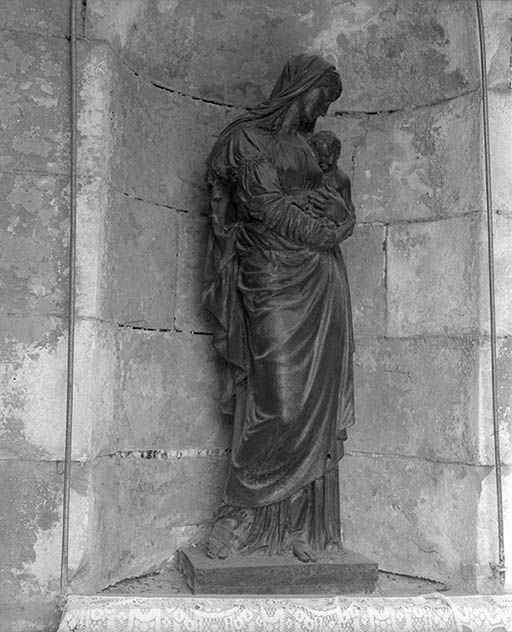  statue © Michel Rosso / Région Bourgogne-Franche-Comté, Inventaire du patrimoine - 1974