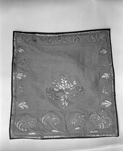  chasuble © Jean-Luc Duthu / Région Bourgogne-Franche-Comté, Inventaire du patrimoine - 1974