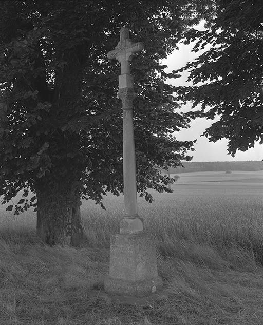 croix de chemin © Michel Thierry / Région Bourgogne-Franche-Comté, Inventaire du patrimoine - 1974