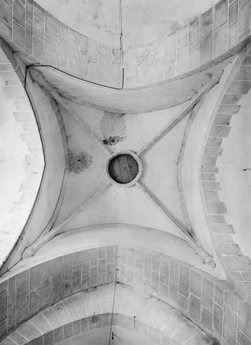 La voûte de la travée sous clocher. © non renseigné / Région Bourgogne-Franche-Comté, Inventaire du patrimoine - 1975
