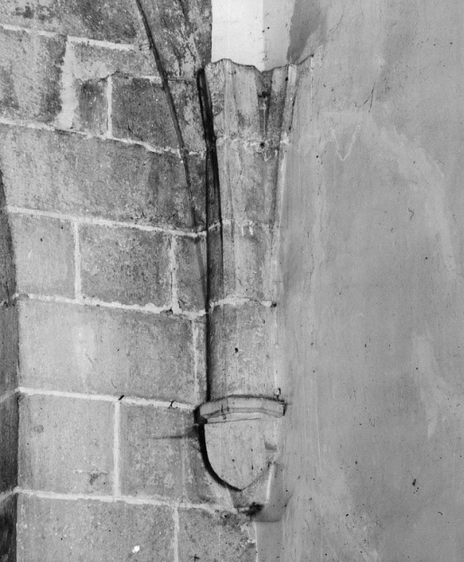 Culot postérieur droit de la nef. © non renseigné / Région Bourgogne-Franche-Comté, Inventaire du patrimoine - 1975