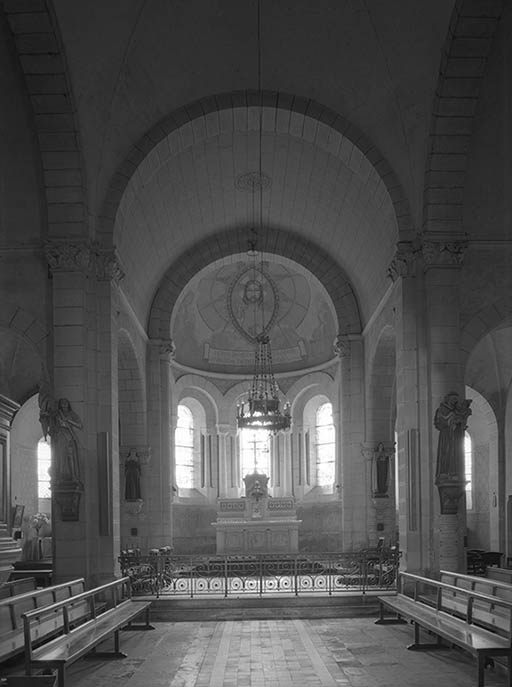 Chœur : vue d'ensemble depuis le transept. © Jean-Luc Duthu / Région Bourgogne-Franche-Comté, Inventaire du patrimoine - 1977 Chœur : vue d'ensemble depuis le transept. © Jean-Luc Duthu / Région Bourgogne-Franche-Comté, Inventaire du patrimoine - 1977