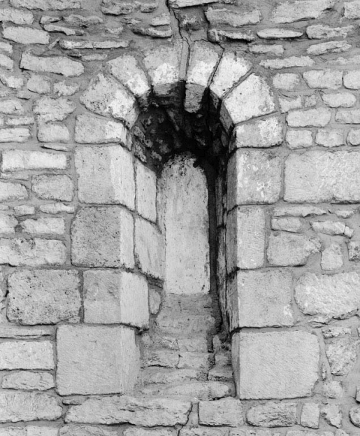 Détail d'une petite baie murée du choeur. © Michel Thierry / Région Bourgogne-Franche-Comté, Inventaire du patrimoine - 1978