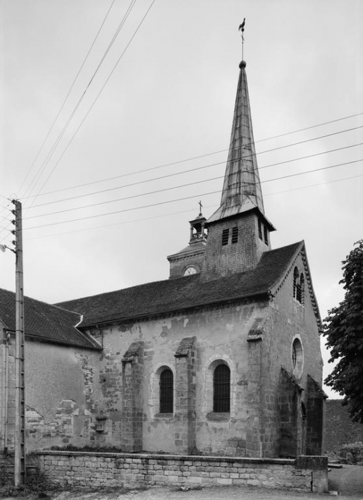Façade et mur gauche de la nef. © Michel Rosso / Région Bourgogne-Franche-Comté, Inventaire du patrimoine - 1978