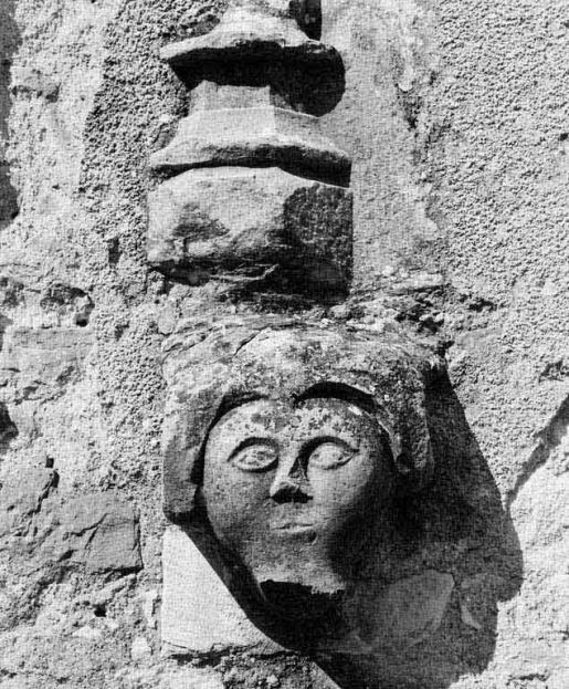 Chapelle droite, mur droit : détail de la tête inférieure droite. © Michel Thierry / Région Bourgogne-Franche-Comté, Inventaire du patrimoine - 1978