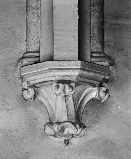 Nef : culot gauche de la 1ère travée. © Michel Thierry / Région Bourgogne-Franche-Comté, Inventaire du patrimoine - 1978