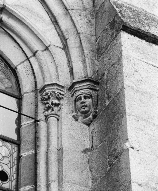Façade antérieure : détail d'un culot. © Michel Thierry / Région Bourgogne-Franche-Comté, Inventaire du patrimoine - 1978