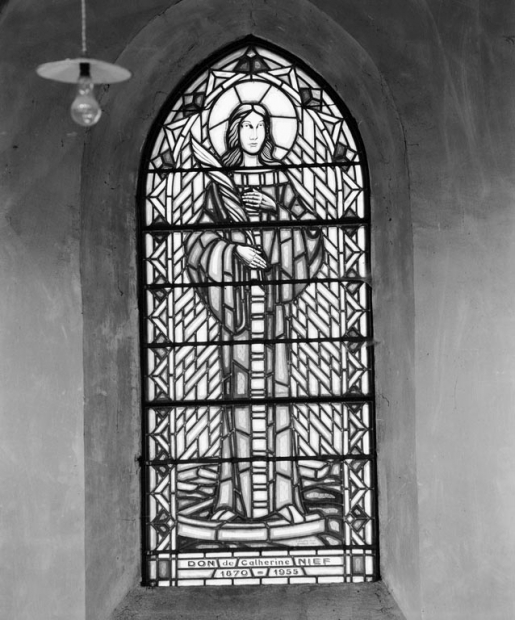 Vitrail Sainte-Catherine, bas-côté gauche, 3ème travée. © Michel Thierry / Région Bourgogne-Franche-Comté, Inventaire du patrimoine - 1978