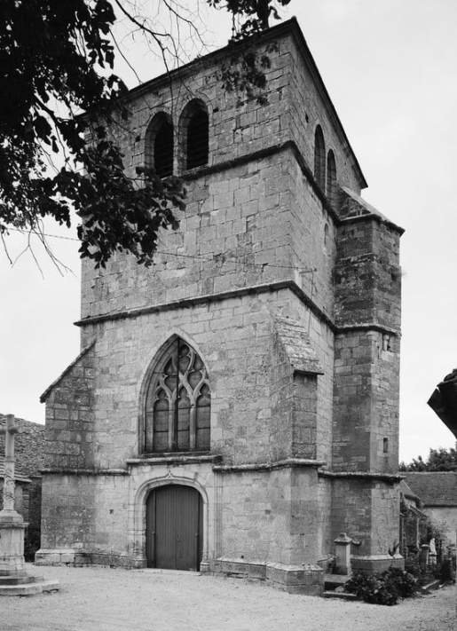 Clocher-porche, vue de trois quarts droit. © Michel Thierry / Région Bourgogne-Franche-Comté, Inventaire du patrimoine - 1978