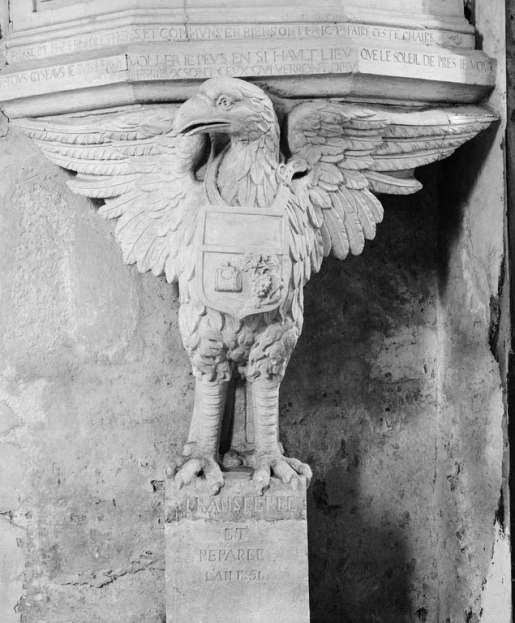 Aigle ornant le pied de la cuve. © Michel Rosso / Région Bourgogne-Franche-Comté, Inventaire du patrimoine - 1978