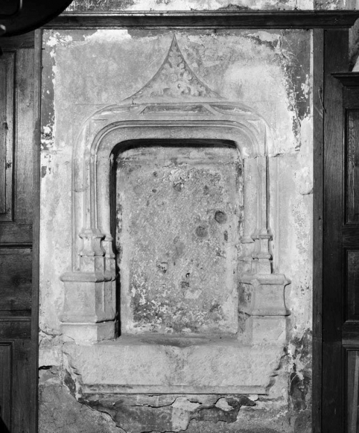 Lavabo de la chapelle latérale droite. © Jean-Luc Duthu / Région Bourgogne-Franche-Comté, Inventaire du patrimoine - 1978