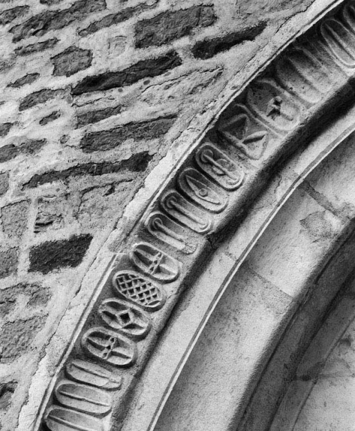 Détail de la voussure du portail. © Jean-Luc Duthu / Région Bourgogne-Franche-Comté, Inventaire du patrimoine - 1978