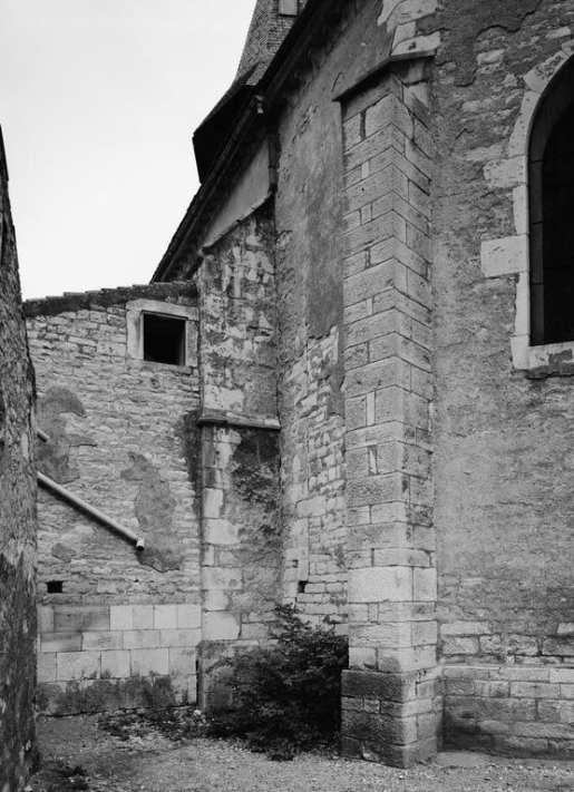 Mur droit du choeur et mur psotérieur de la chapelle droite. © Jean-Luc Duthu / Région Bourgogne-Franche-Comté, Inventaire du patrimoine - 1978