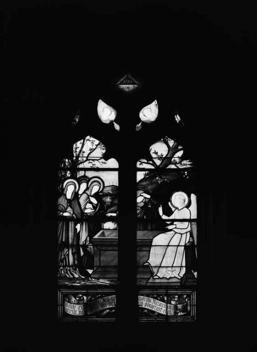 Les saintes Femmes au Tombeau, vitrail de la chapelle gauche. © Jean-Luc Duthu / Région Bourgogne-Franche-Comté, Inventaire du patrimoine - 1978
