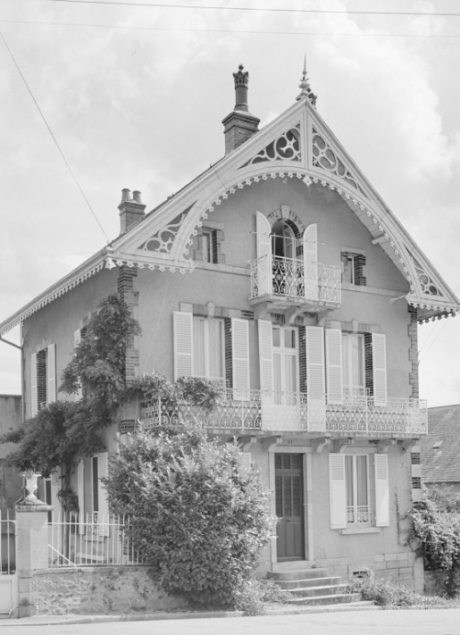 Façade principale sur l'avenue Eugène Collin, vue en 1978. © Michel Rosso / Région Bourgogne-Franche-Comté, Inventaire du patrimoine - 1978 Façade principale sur l'avenue Eugène Collin, vue en 1978. © Michel Rosso / Région Bourgogne-Franche-Comté, Inventaire du patrimoine - 1978