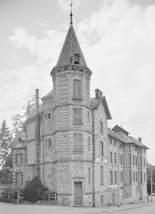 Tour de l'angle sud-ouest, vue d'ensemble en 1978. © Michel Rosso / Région Bourgogne-Franche-Comté, Inventaire du patrimoine - 1978