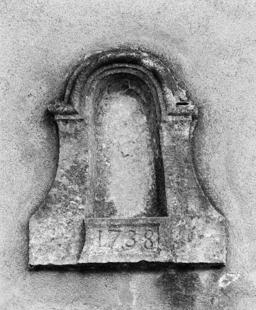 Niche de la façade. © Michel Rosso / Région Bourgogne-Franche-Comté, Inventaire du patrimoine - 1979