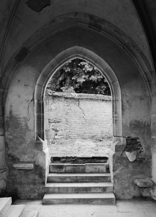 Mur gauche du porche. © Michel Rosso / Région Bourgogne-Franche-Comté, Inventaire du patrimoine - 1979
