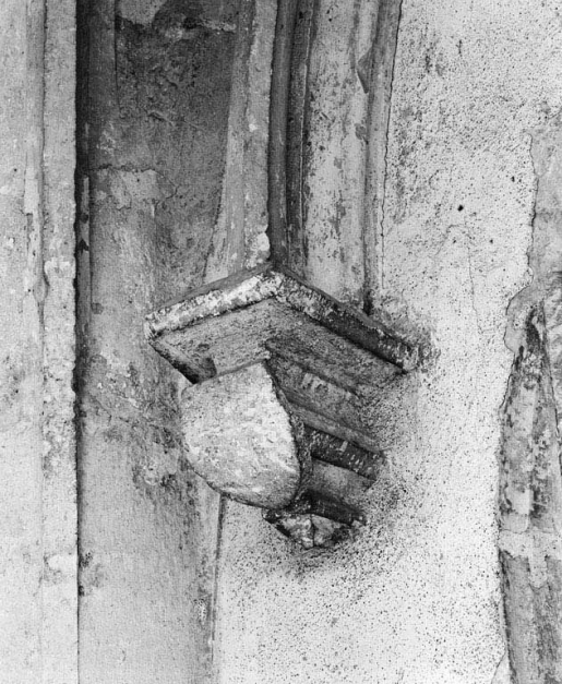 Culot gauche de l'archivolte du portail de la nef. © Michel Thierry / Région Bourgogne-Franche-Comté, Inventaire du patrimoine - 1979