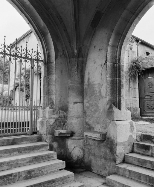 Angle antérieur gauche du porche. © Michel Thierry / Région Bourgogne-Franche-Comté, Inventaire du patrimoine - 1979
