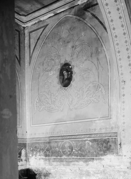 Décor peint de la chapelle droite : mur antérieur (peintures murales). © Michel Rosso / Région Bourgogne-Franche-Comté, Inventaire du patrimoine - 1979