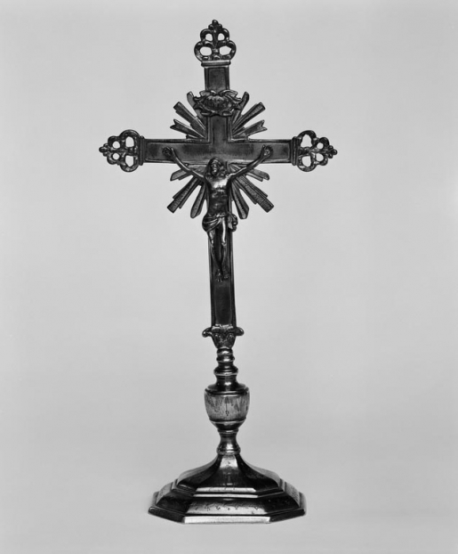 Vue de face d'une croix d'autel. © Michel Thierry / Région Bourgogne-Franche-Comté, Inventaire du patrimoine - 1979