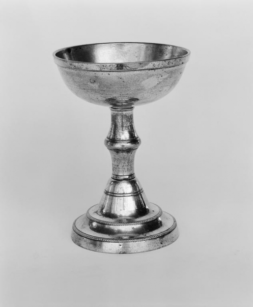 Détail d'un vase. © Michel Thierry / Région Bourgogne-Franche-Comté, Inventaire du patrimoine - 1979