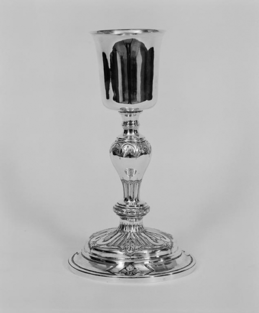 Vue d'ensemble du calice. © Michel Thierry / Région Bourgogne-Franche-Comté, Inventaire du patrimoine - 1979 Vue d'ensemble du calice. © Michel Thierry / Région Bourgogne-Franche-Comté, Inventaire du patrimoine - 1979