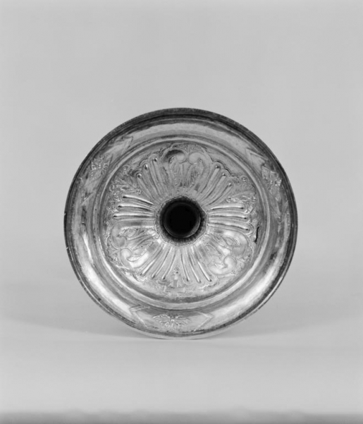 Revers du pied du calice. © Michel Thierry / Région Bourgogne-Franche-Comté, Inventaire du patrimoine - 1979 Revers du pied du calice. © Michel Thierry / Région Bourgogne-Franche-Comté, Inventaire du patrimoine - 1979