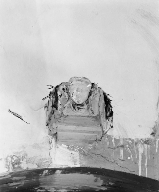 Massif postérieur : motif sculpté situé au-dessus de l'arcade centrale. © Jean-Luc Duthu / Région Bourgogne-Franche-Comté, Inventaire du patrimoine - 1979