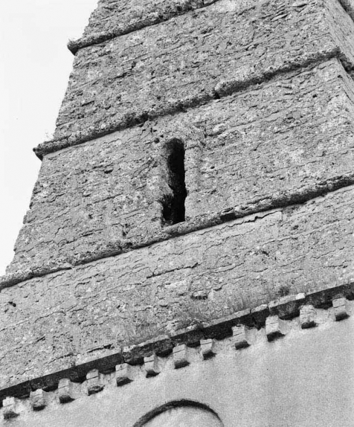 Clocher : détail d'un jour de la flèche. © Jean-Luc Duthu / Région Bourgogne-Franche-Comté, Inventaire du patrimoine - 1979