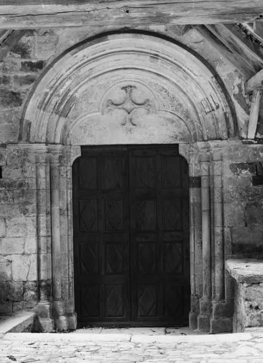 Elévation antérieure : le portail, détail. © Jean-Luc Duthu / Région Bourgogne-Franche-Comté, Inventaire du patrimoine - 1979