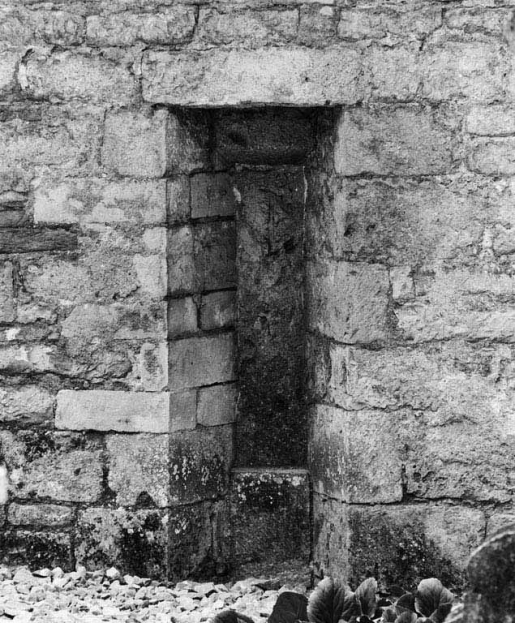 Bas-côté gauche, première travée : détail de la baie murée. © Michel Rosso / Région Bourgogne-Franche-Comté, Inventaire du patrimoine - 1979